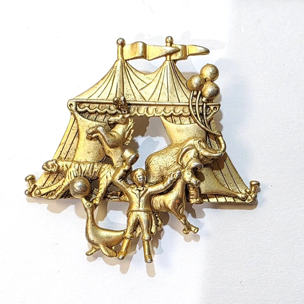 Vintage 1980s AJC Large Circus Tent Animals Ring Master Gold Tone Brooch Pin